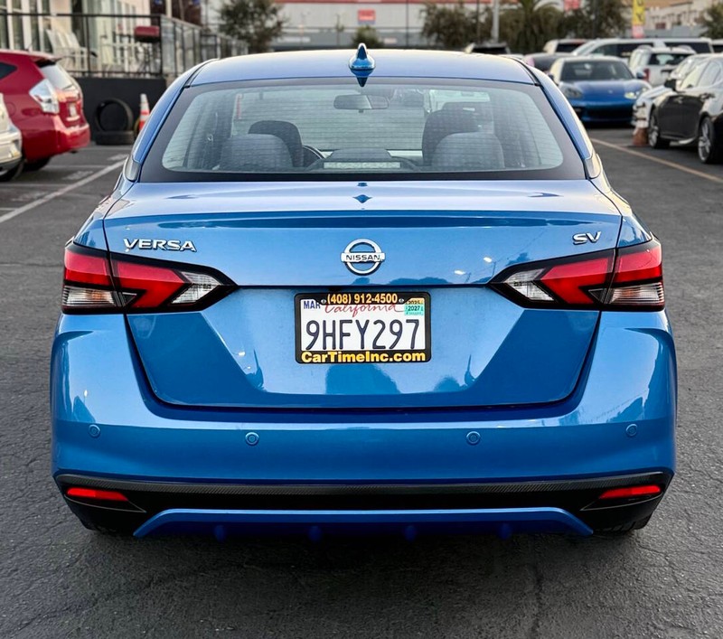 Nissan Versa Sedan Vehicle Full-screen Gallery Image 05
