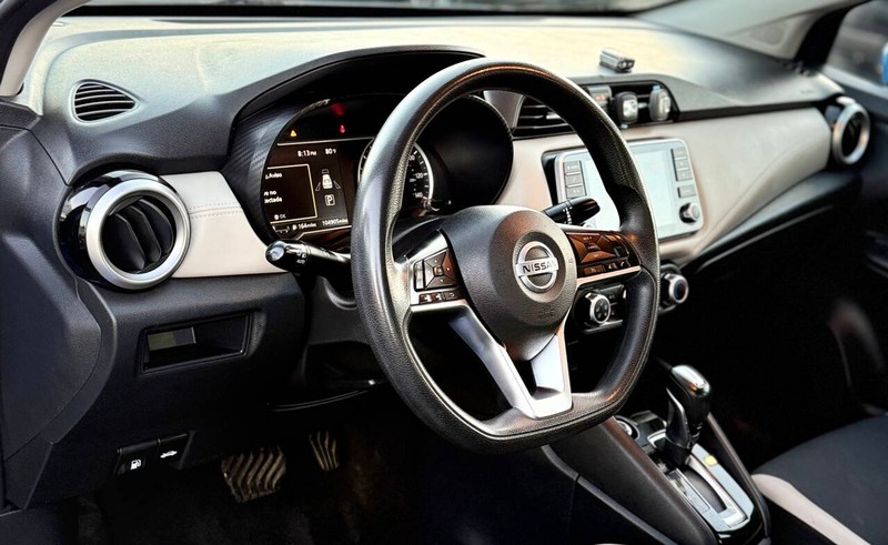 Nissan Versa Sedan Vehicle Full-screen Gallery Image 09