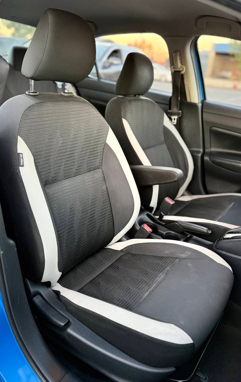 Nissan Versa Sedan Vehicle Full-screen Gallery Image 14