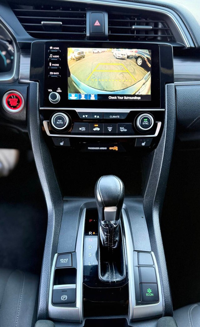 Honda Civic Sedan Vehicle Full-screen Gallery Image 09