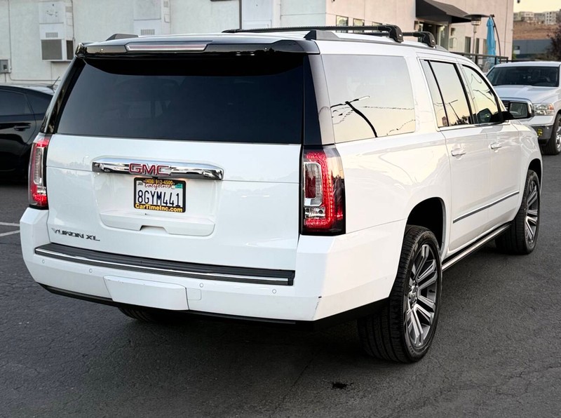 GMC Yukon XL Vehicle Full-screen Gallery Image 04