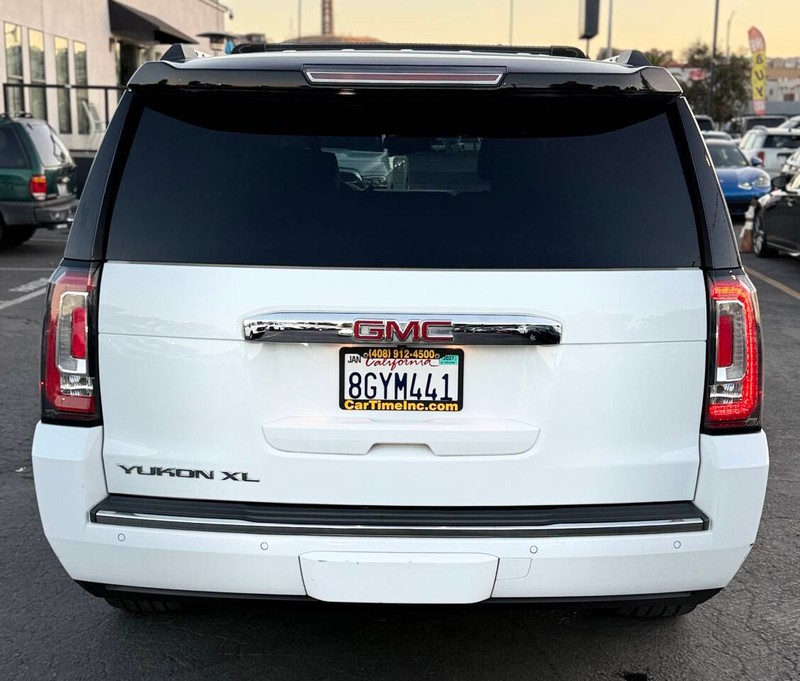 GMC Yukon XL Vehicle Full-screen Gallery Image 05