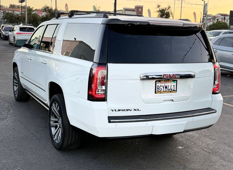GMC Yukon XL Vehicle Full-screen Gallery Image 07
