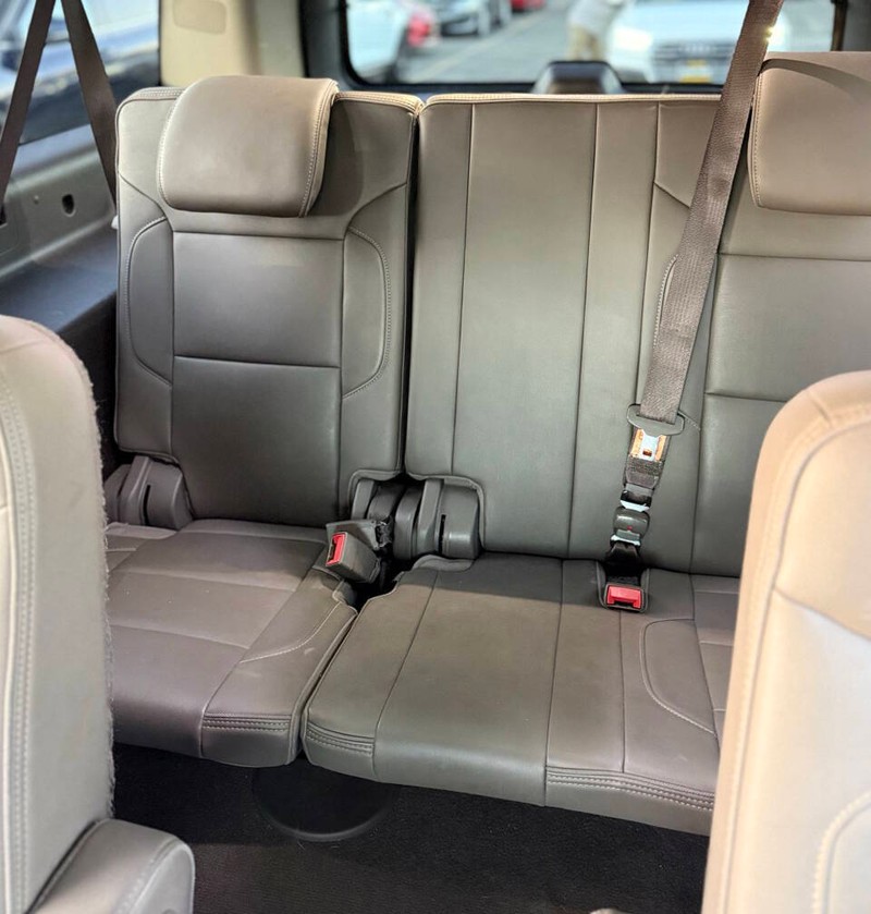 GMC Yukon XL Vehicle Full-screen Gallery Image 16