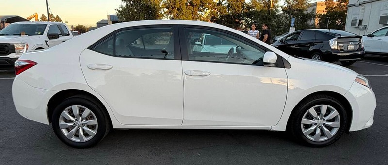Toyota Corolla Vehicle Full-screen Gallery Image 05