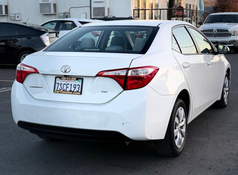 Toyota Corolla Vehicle Full-screen Gallery Image 06