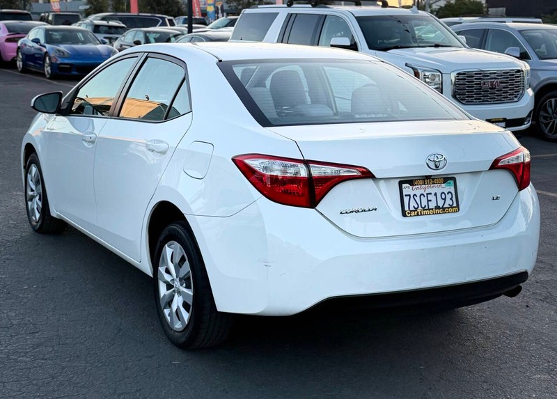 Toyota Corolla Vehicle Full-screen Gallery Image 08