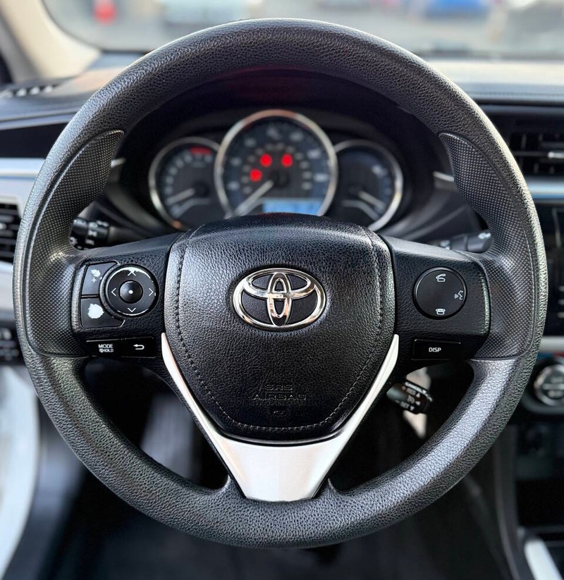 Toyota Corolla Vehicle Full-screen Gallery Image 10