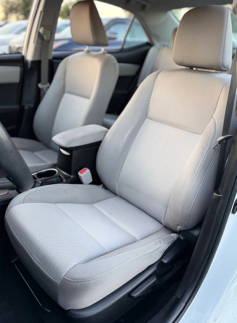 Toyota Corolla Vehicle Full-screen Gallery Image 12