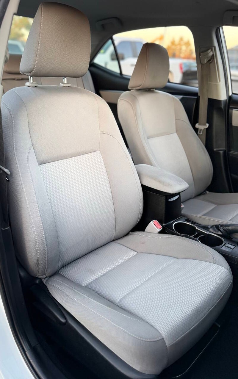 Toyota Corolla Vehicle Full-screen Gallery Image 13