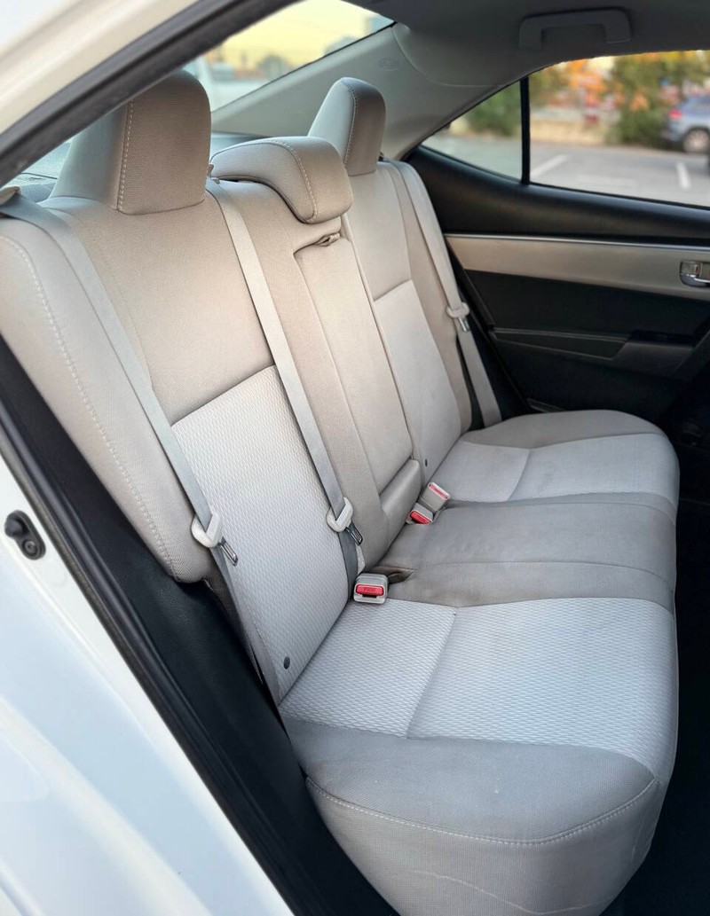 Toyota Corolla Vehicle Full-screen Gallery Image 14