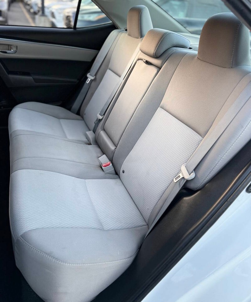 Toyota Corolla Vehicle Full-screen Gallery Image 15