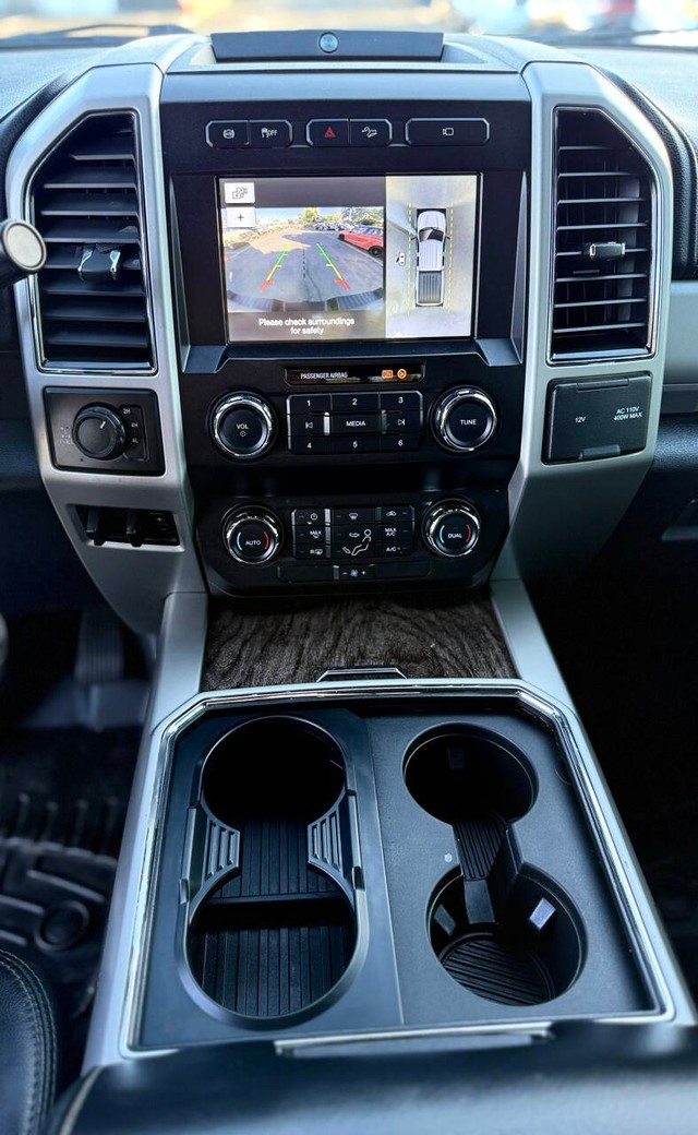 Ford Super Duty F-250 SRW Vehicle Full-screen Gallery Image 09