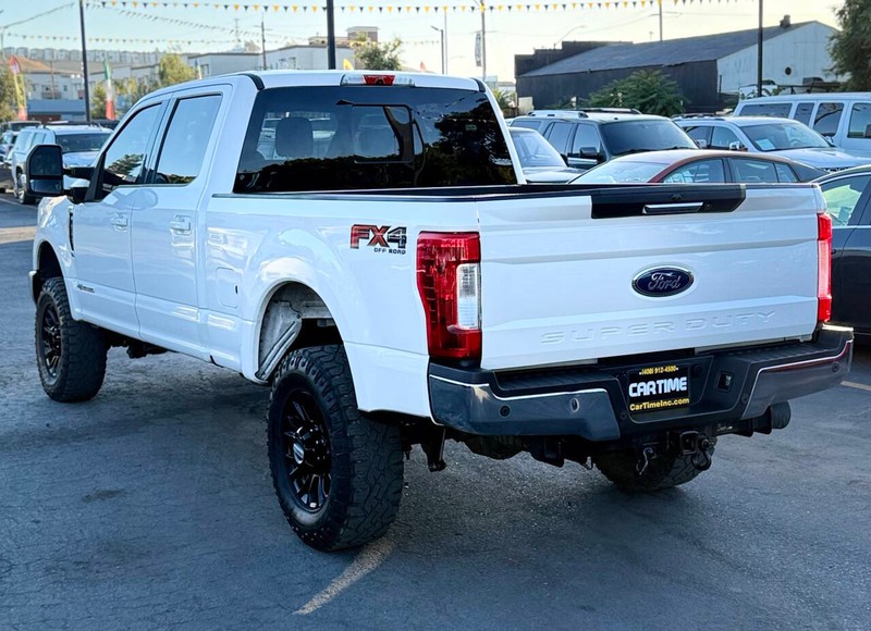 Ford Super Duty F-250 SRW Vehicle Full-screen Gallery Image 06