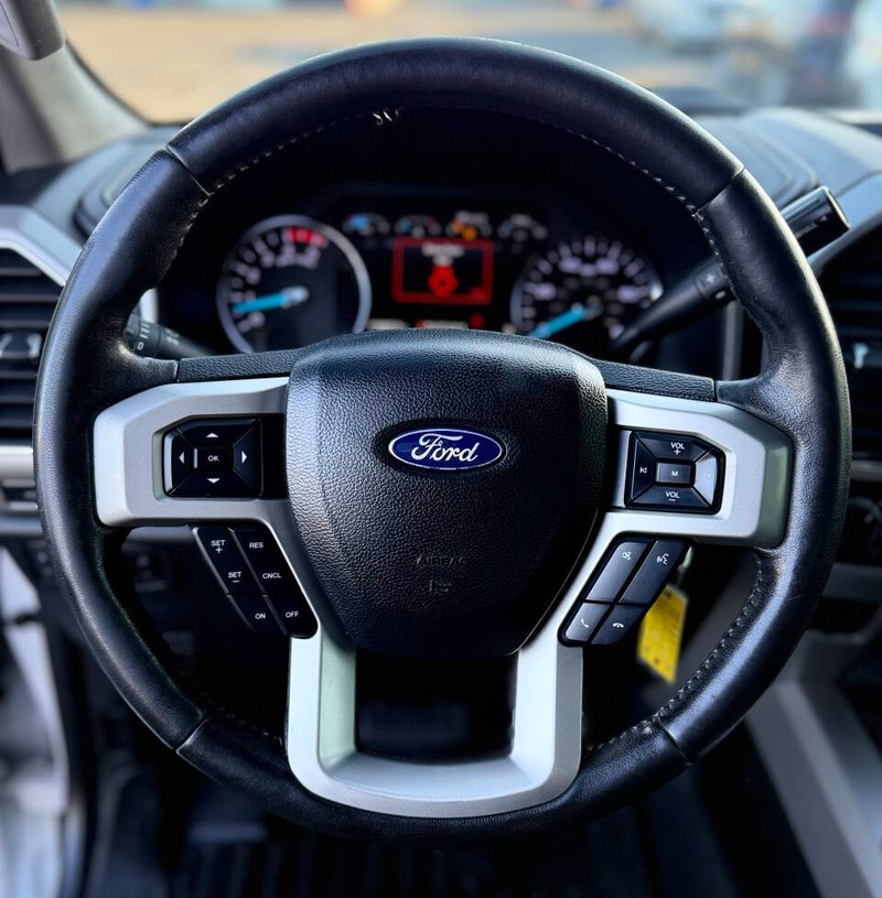 Ford Super Duty F-250 SRW Vehicle Full-screen Gallery Image 08