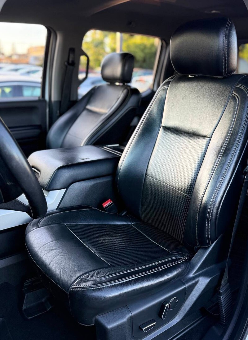 Ford Super Duty F-250 SRW Vehicle Full-screen Gallery Image 11