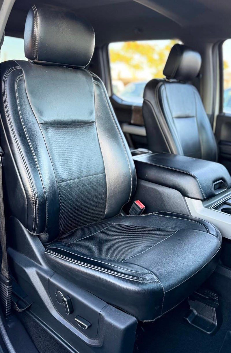 Ford Super Duty F-250 SRW Vehicle Full-screen Gallery Image 12
