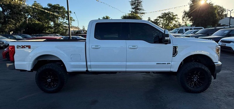 Ford Super Duty F-250 SRW Vehicle Full-screen Gallery Image 14