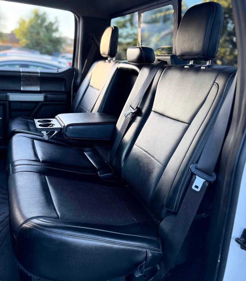 Ford Super Duty F-250 SRW Vehicle Full-screen Gallery Image 15