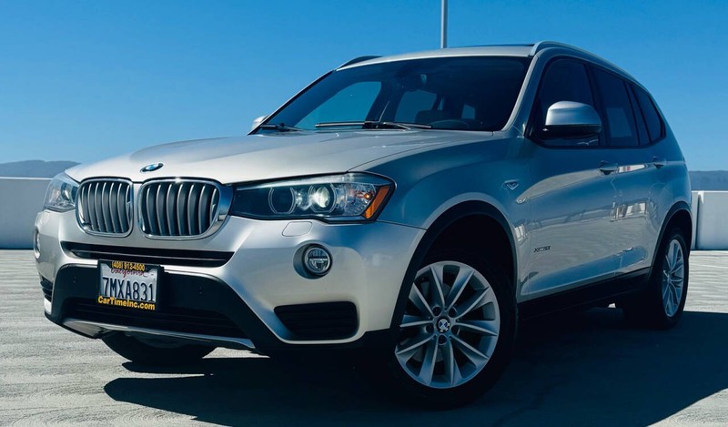BMW X3 Vehicle Full-screen Gallery Image 02