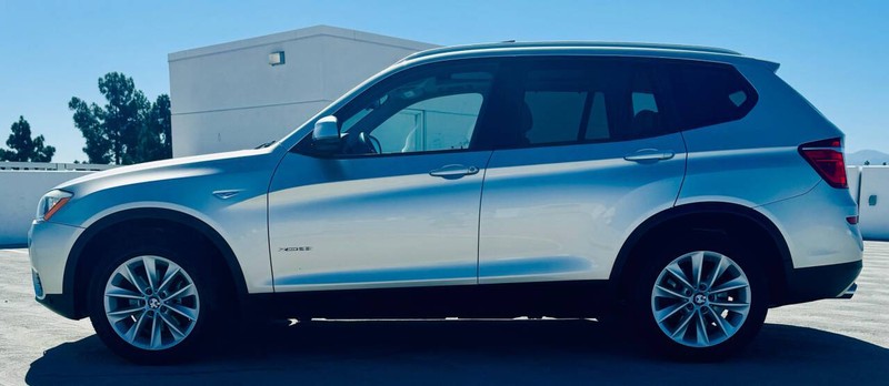 BMW X3 Vehicle Full-screen Gallery Image 03