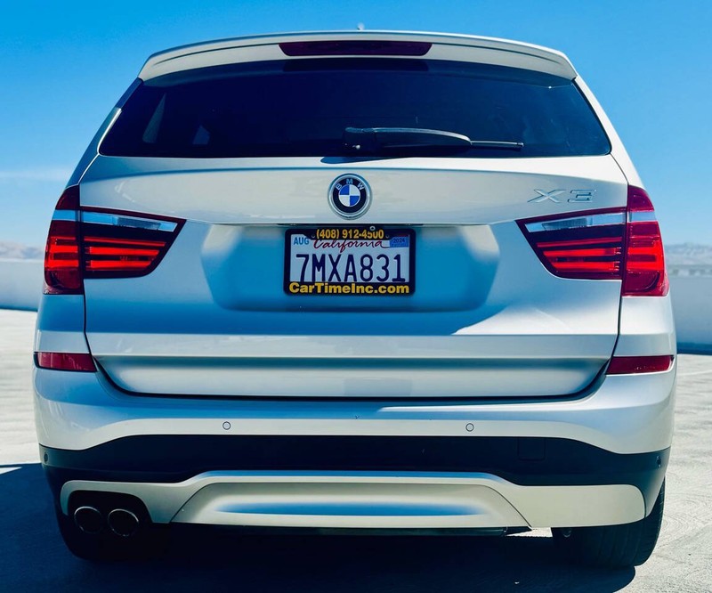 BMW X3 Vehicle Full-screen Gallery Image 05