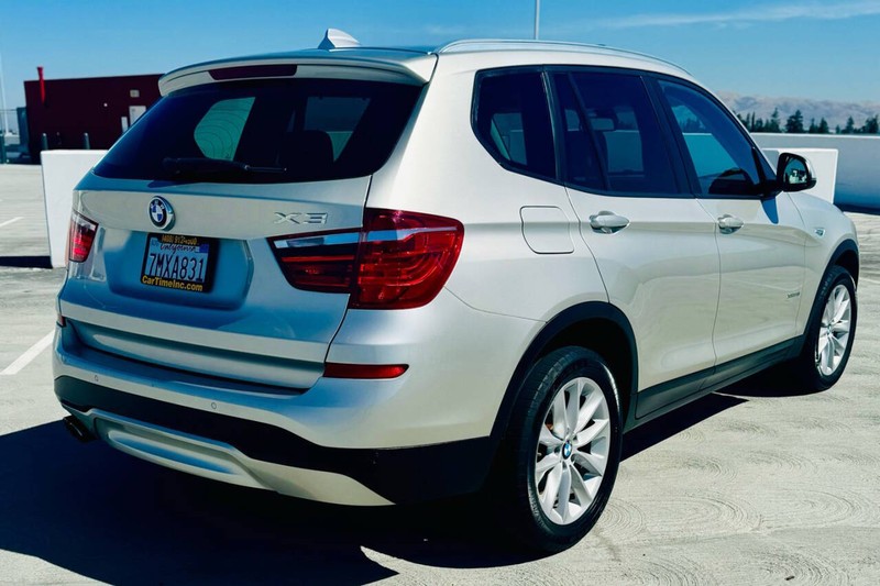 BMW X3 Vehicle Full-screen Gallery Image 07