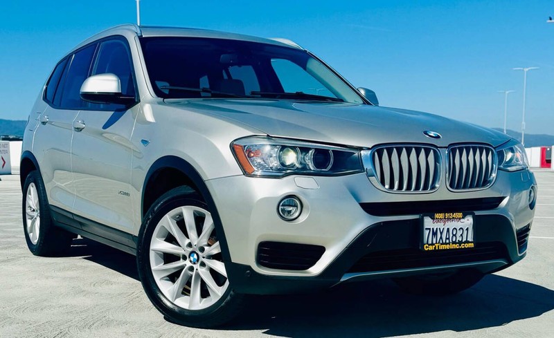 BMW X3 Vehicle Full-screen Gallery Image 09