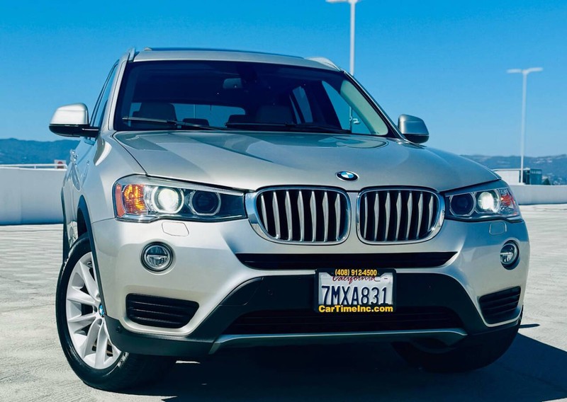 BMW X3 Vehicle Full-screen Gallery Image 10