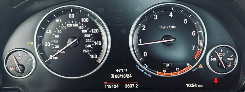 BMW X3 Vehicle Full-screen Gallery Image 19