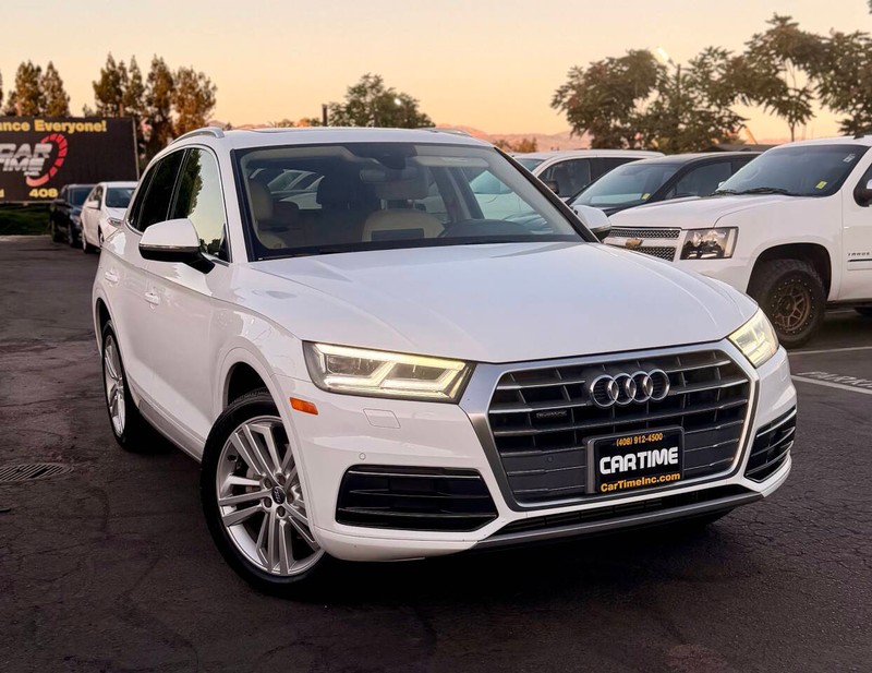 Audi Q5 Vehicle Full-screen Gallery Image 02