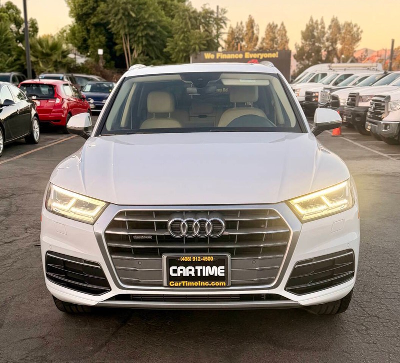 Audi Q5 Vehicle Full-screen Gallery Image 03