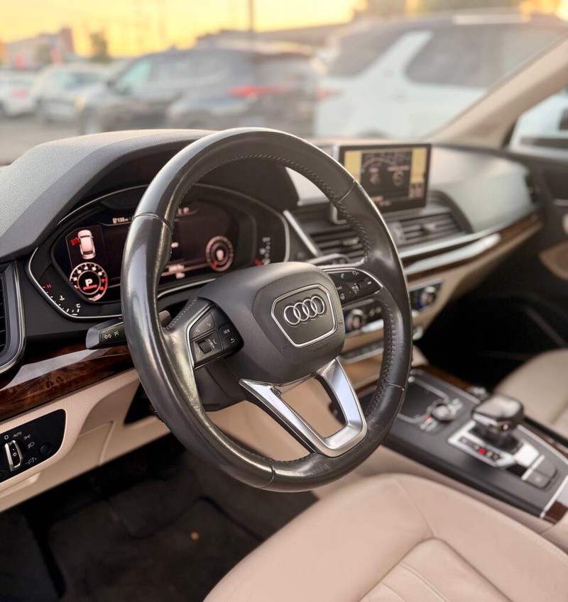 Audi Q5 Vehicle Full-screen Gallery Image 10