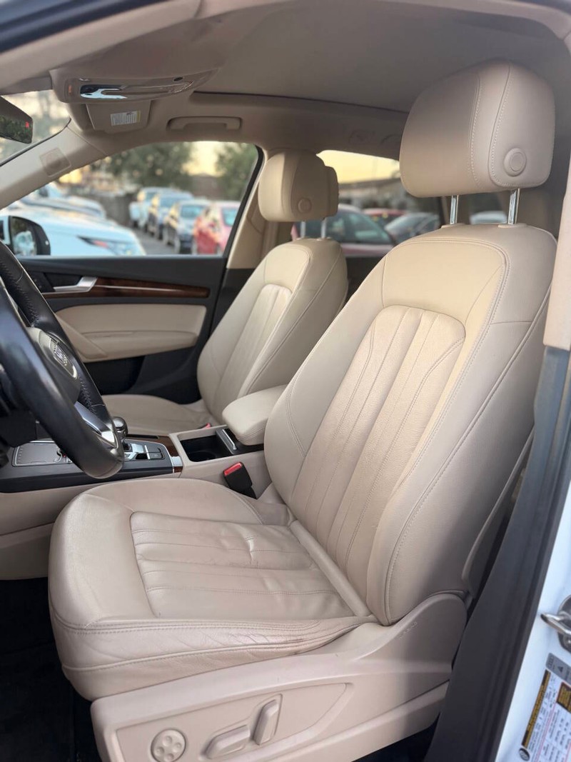 Audi Q5 Vehicle Full-screen Gallery Image 13