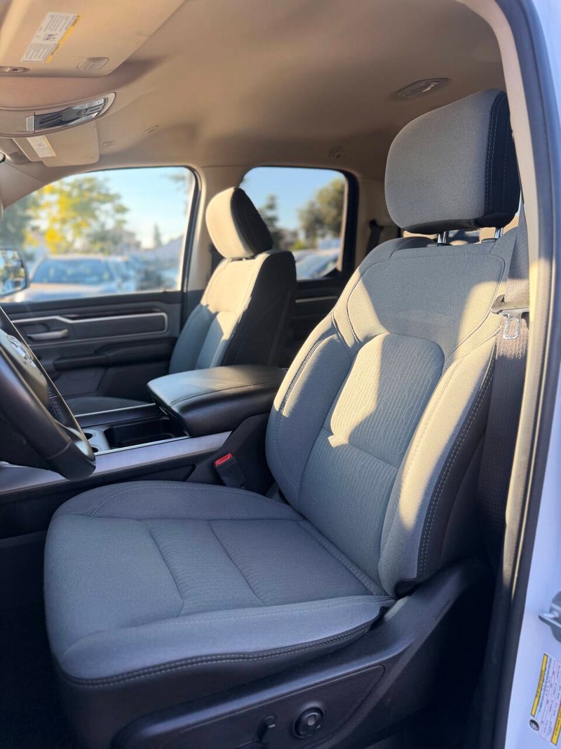 Ram 1500 Vehicle Full-screen Gallery Image 12