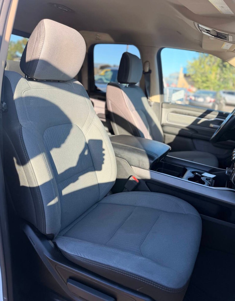 Ram 1500 Vehicle Full-screen Gallery Image 13