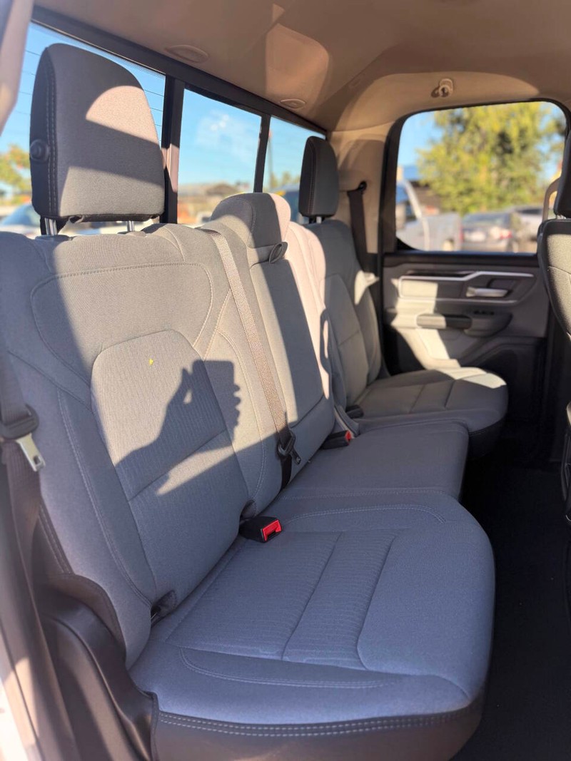 Ram 1500 Vehicle Full-screen Gallery Image 14