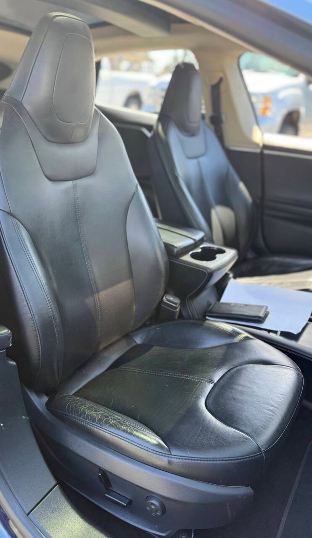 Tesla Model S Vehicle Full-screen Gallery Image 13