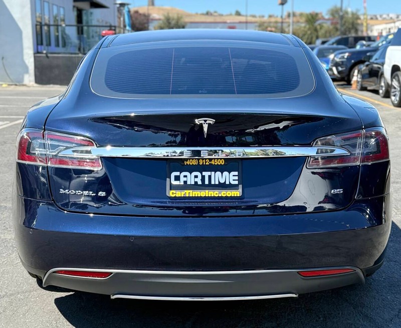 Tesla Model S Vehicle Full-screen Gallery Image 05