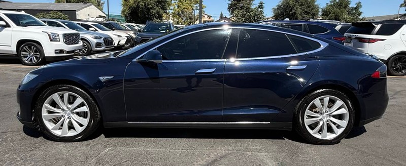 Tesla Model S Vehicle Full-screen Gallery Image 06