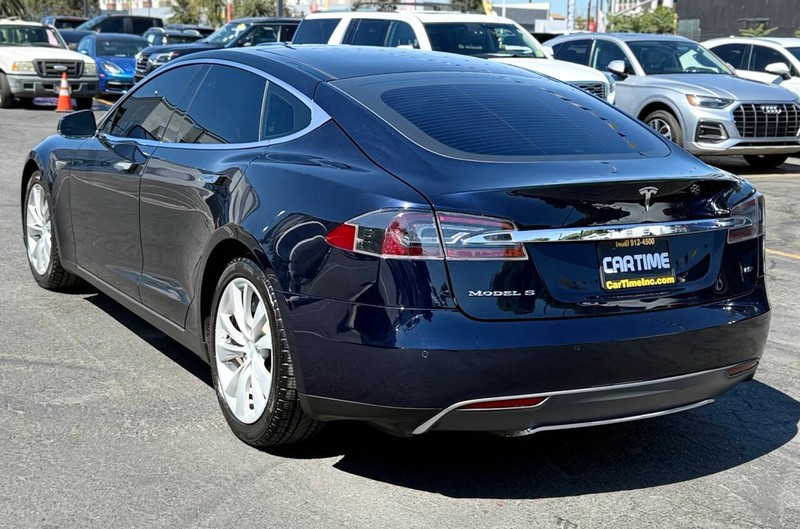Tesla Model S Vehicle Full-screen Gallery Image 07