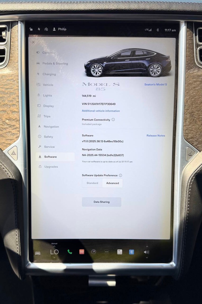 Tesla Model S Vehicle Full-screen Gallery Image 11
