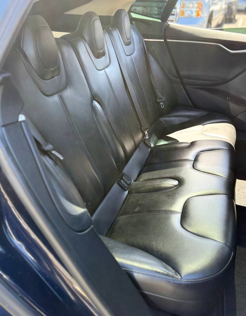 Tesla Model S Vehicle Full-screen Gallery Image 14
