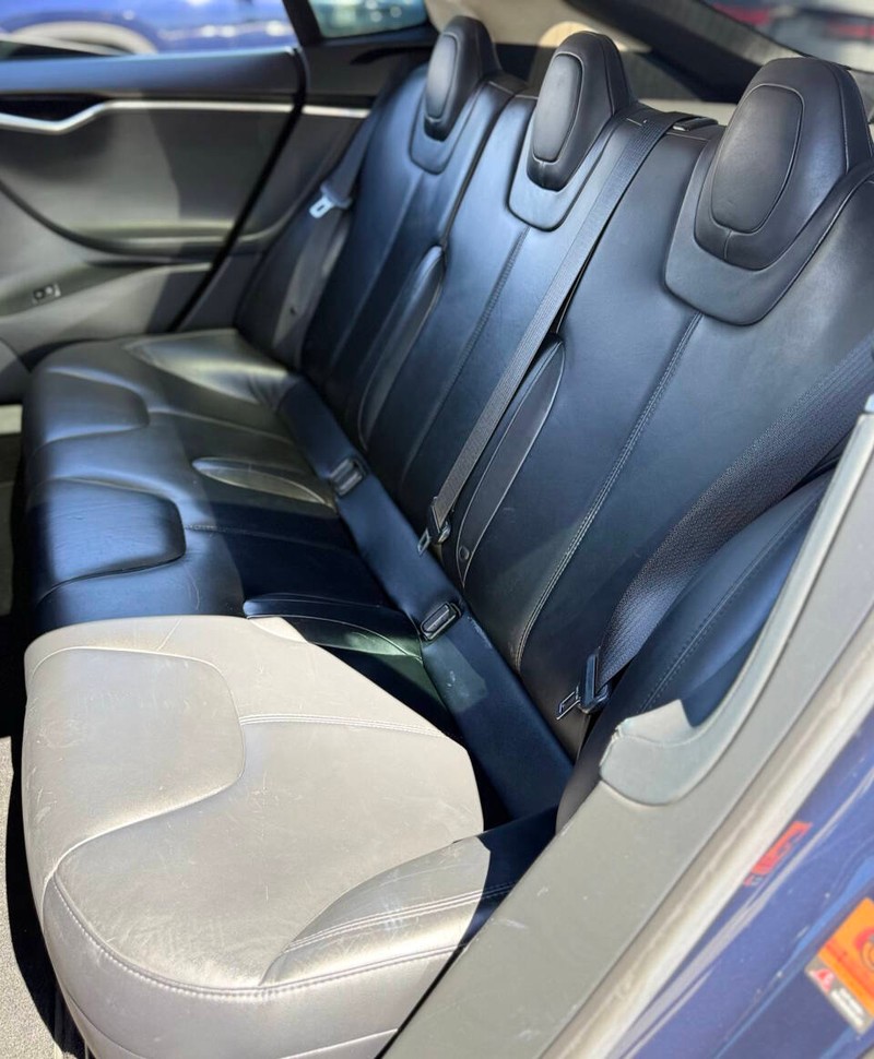 Tesla Model S Vehicle Full-screen Gallery Image 15