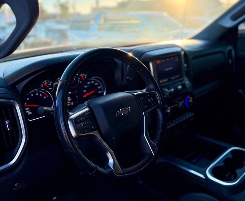 Chevrolet Silverado 1500 Vehicle Full-screen Gallery Image 10