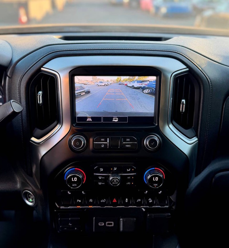 Chevrolet Silverado 1500 Vehicle Full-screen Gallery Image 11