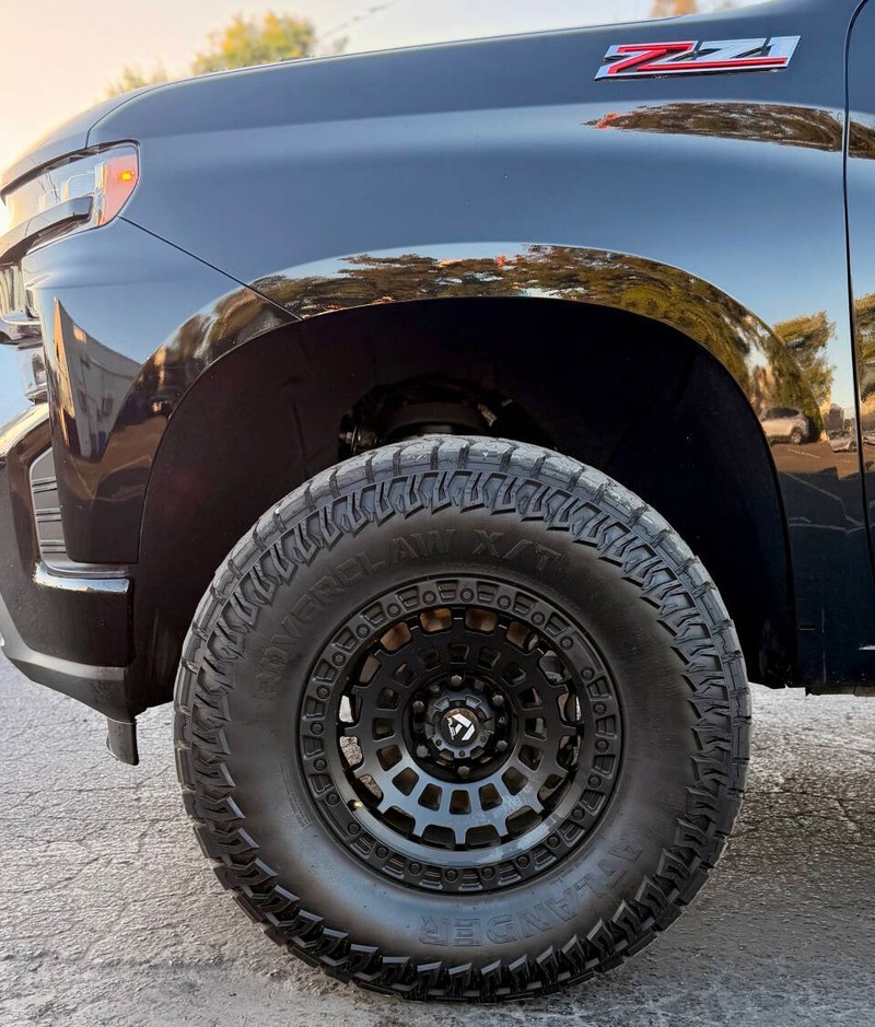 Chevrolet Silverado 1500 Vehicle Full-screen Gallery Image 15