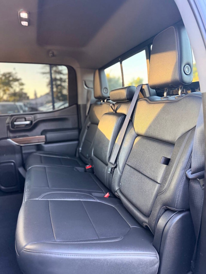 Chevrolet Silverado 1500 Vehicle Full-screen Gallery Image 16