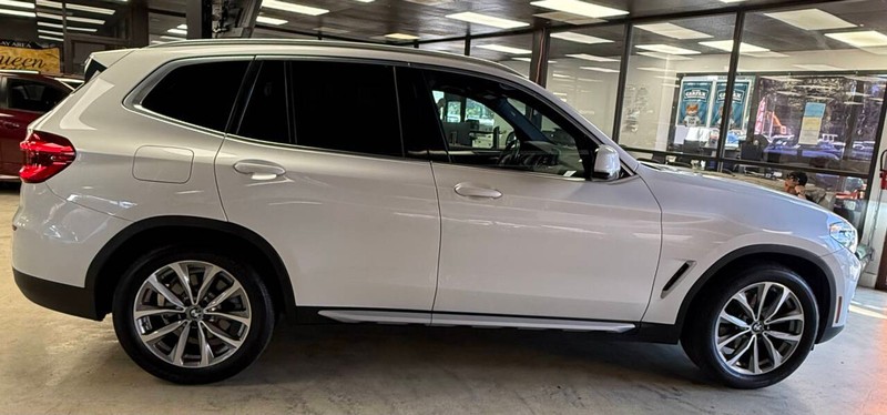 BMW X3 Vehicle Full-screen Gallery Image 08