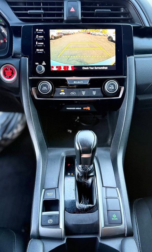 Honda Civic Hatchback Vehicle Full-screen Gallery Image 09